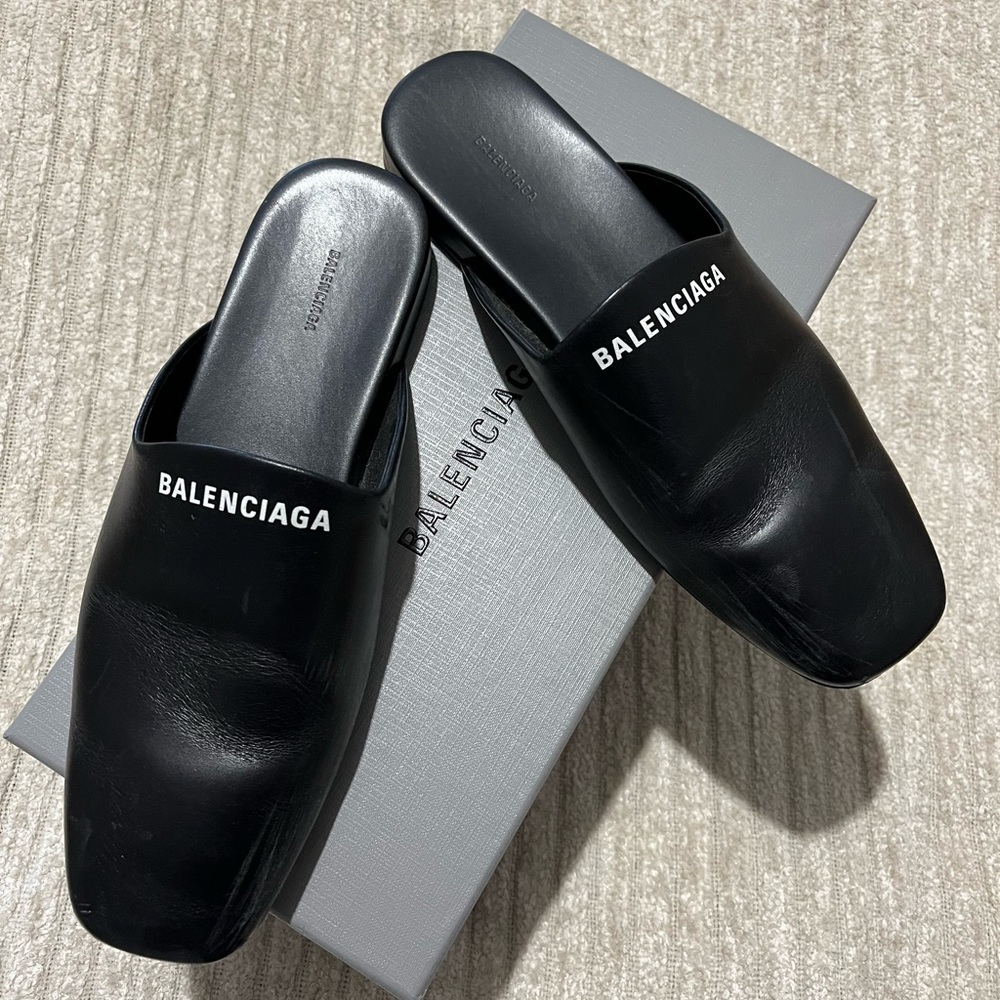 Black woman’s Balenciaga mule - Picture 3 of 5